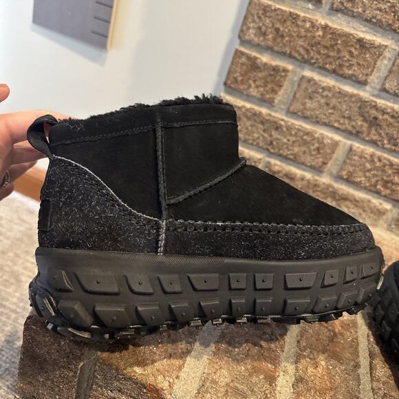 UGG Venture Daze Ultra Mini Black Men's Size 7/ Women’s 8 Boots 1158200 - Picture 5 of 16